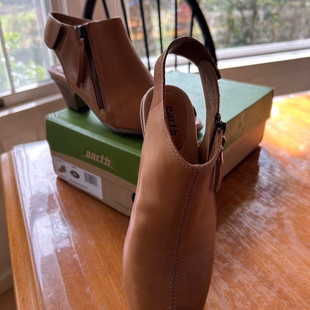 Earth Women's Brown Heeled Boots
